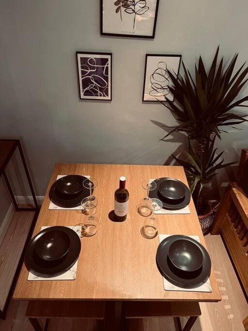 1 Bedroom Apartment *